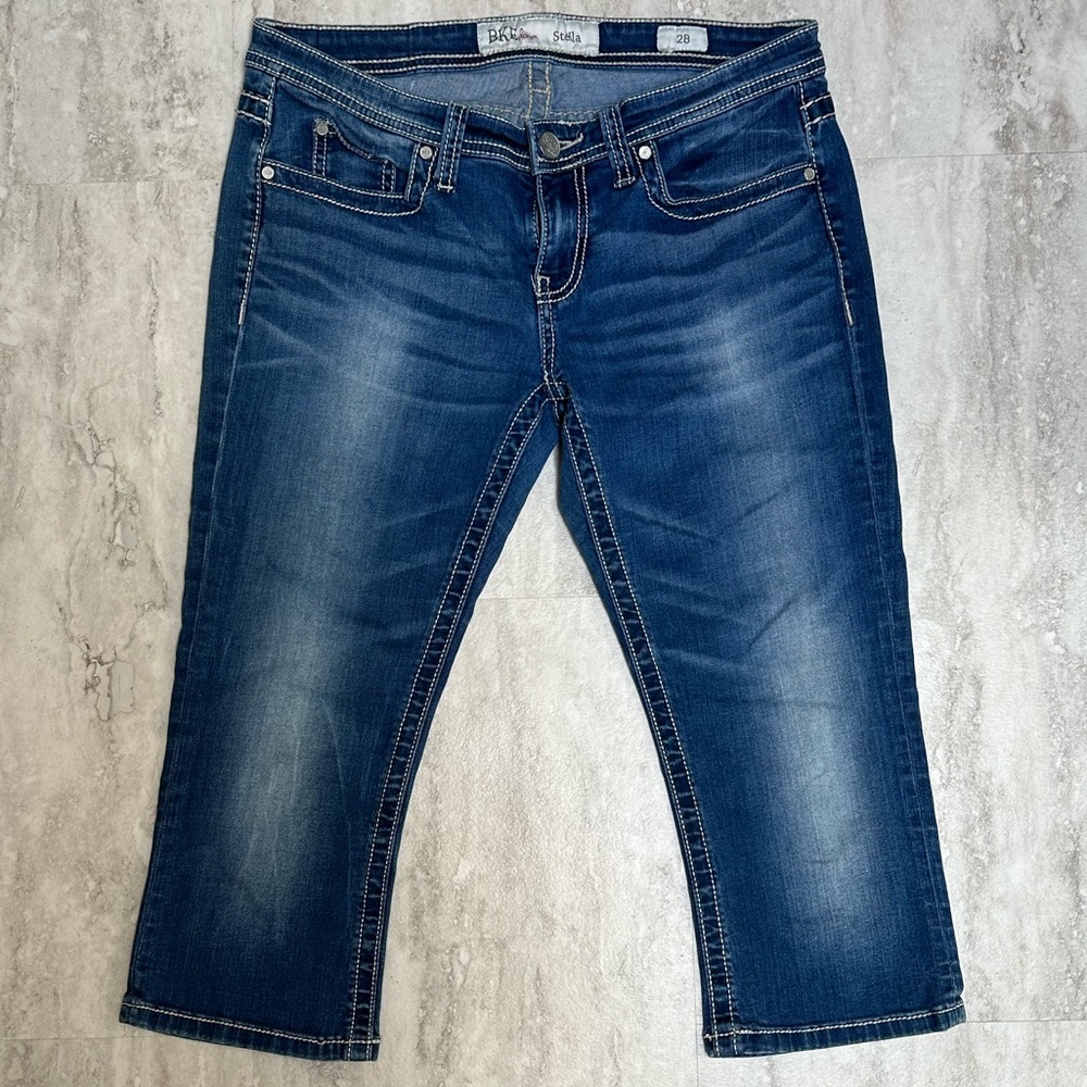 BKE Stella Jean’s Size 28 Capri Light Wash Great Condition